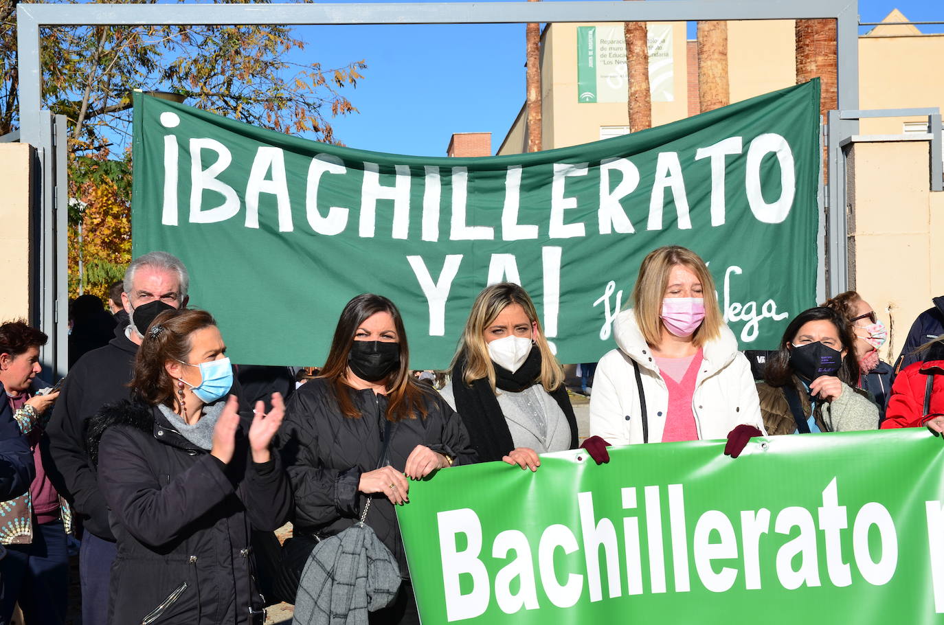Fotos: Concentración para pedir Bachillerato en Huétor Vega
