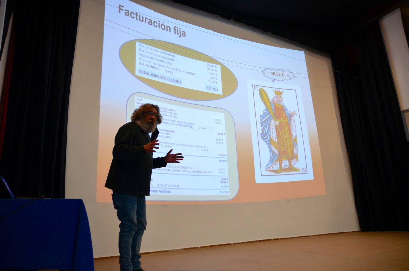 Fotos: Taller sobre la factura de la luz, en Huétor Vega