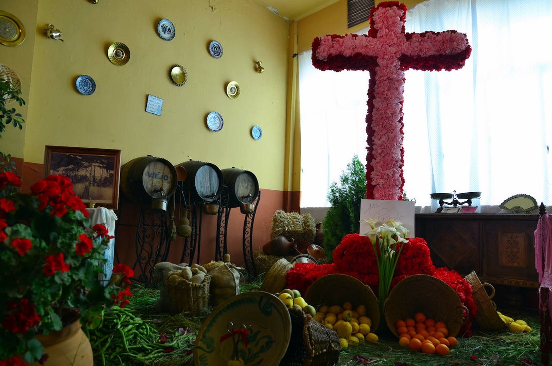 Cruz del Bar La Corría, primer premio del concurso municipal.