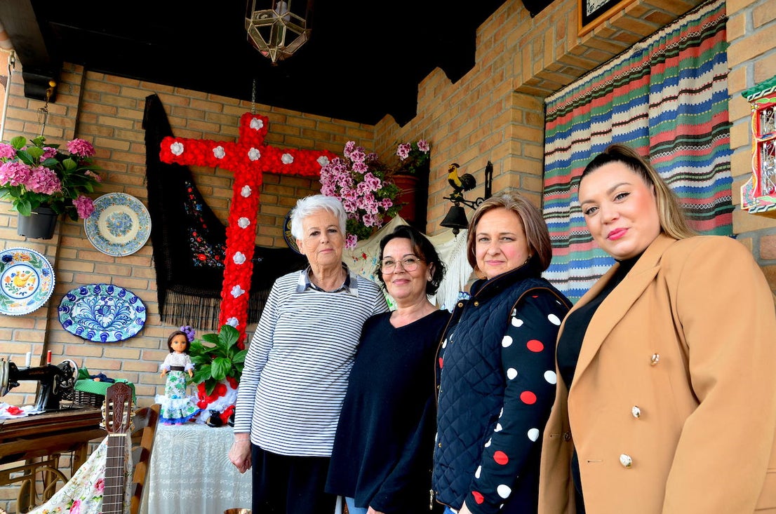 Cruz del Coro Rociero Virgen del Rosario, segundo premio.