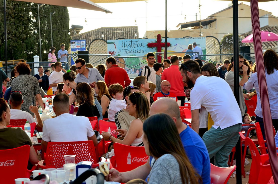Ambiente en la plaza Abdal Malik de Huétor Vega.