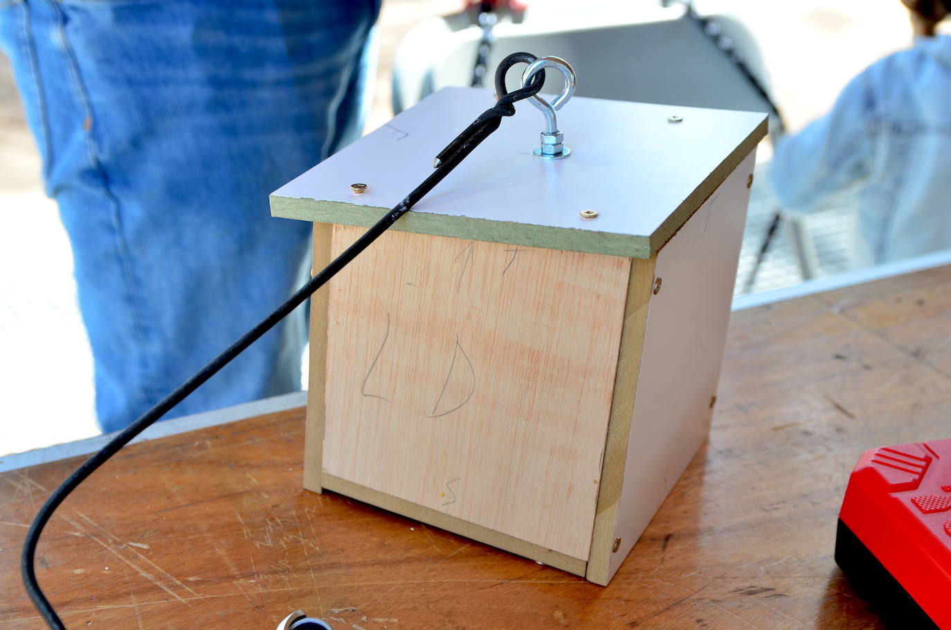 Fotos: Taller de construcción de cajas nido en el Parque de los Pinos