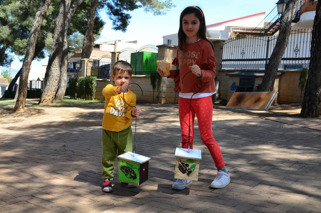 Fotos: Taller de construcción de cajas nido en el Parque de los Pinos