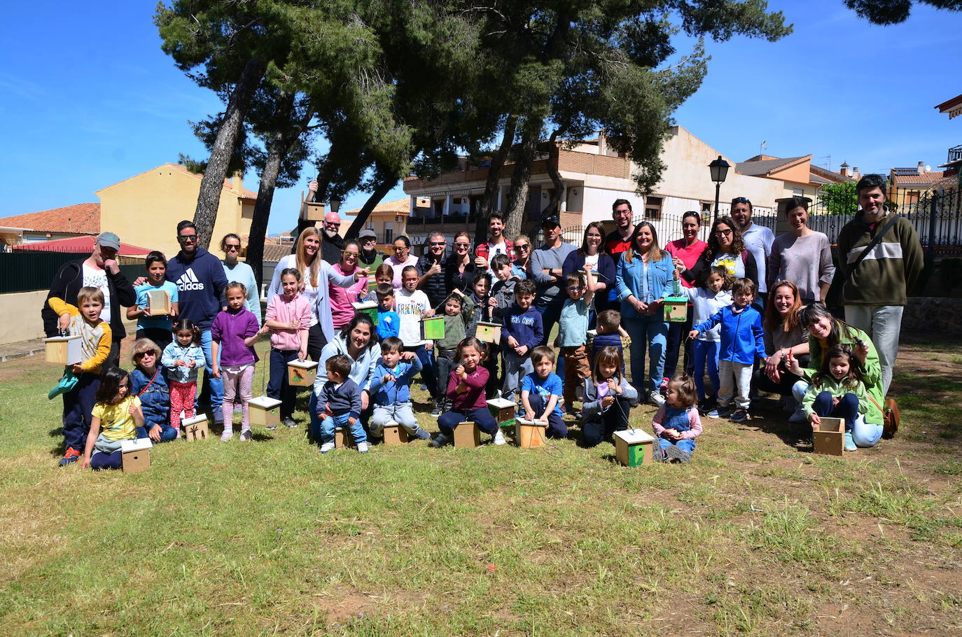 Fotos: Taller de construcción de cajas nido en el Parque de los Pinos