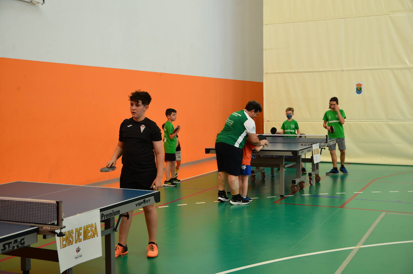 Actividades deportivas en el pabellón.