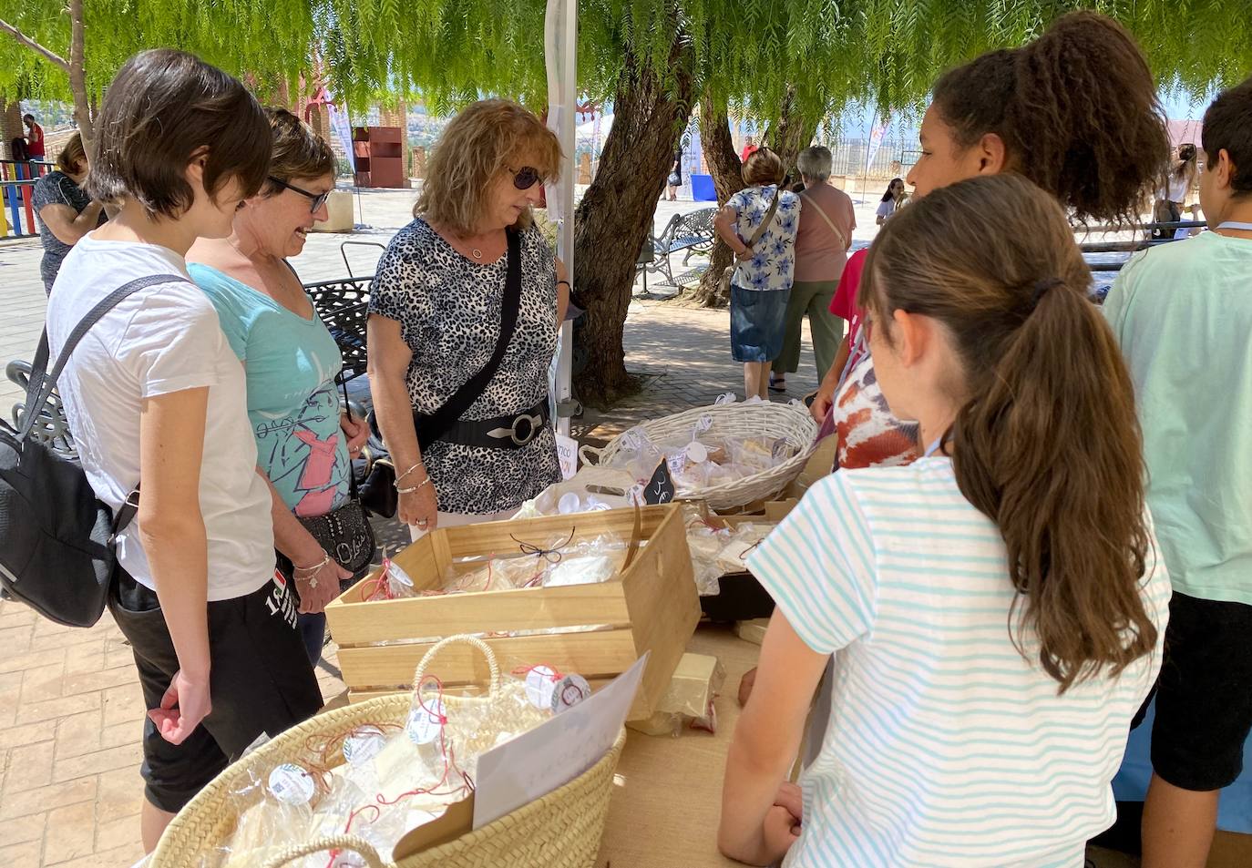 Venta de jabones artesanales del CEIP Mariana Pineda de Huétor Vega.