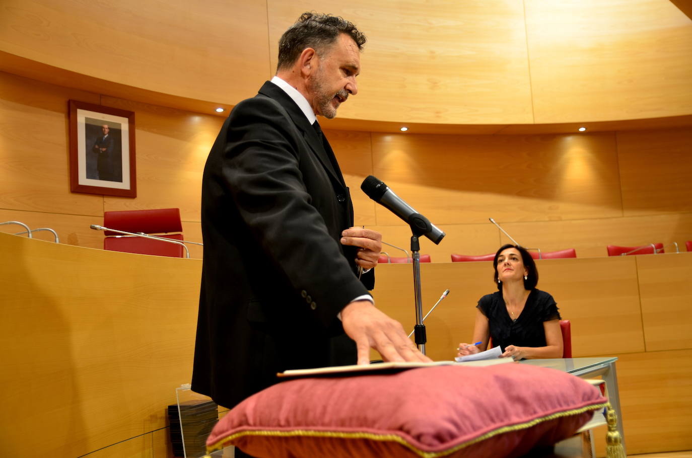 Ernesto Girela jura el cargo de concejal, en junio de 2019.