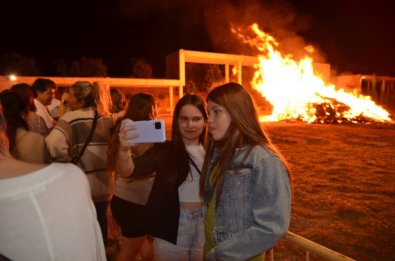 Huétor Vega programó una noche de San Juan con pop rock en directo.