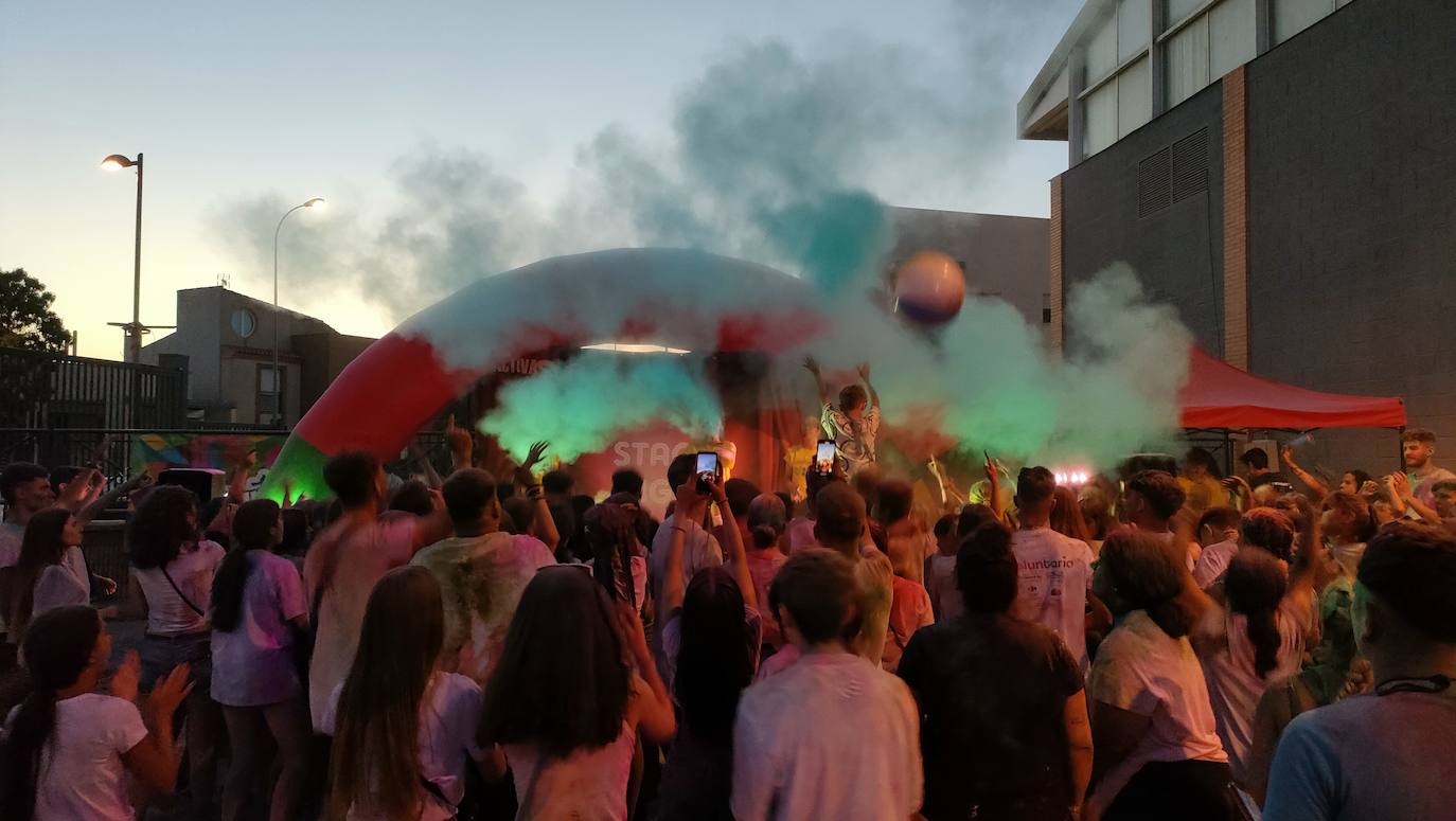 Fiesta Holi organizada por la concejalía de Juventud del Ayuntamiento de Huétor Vega.
