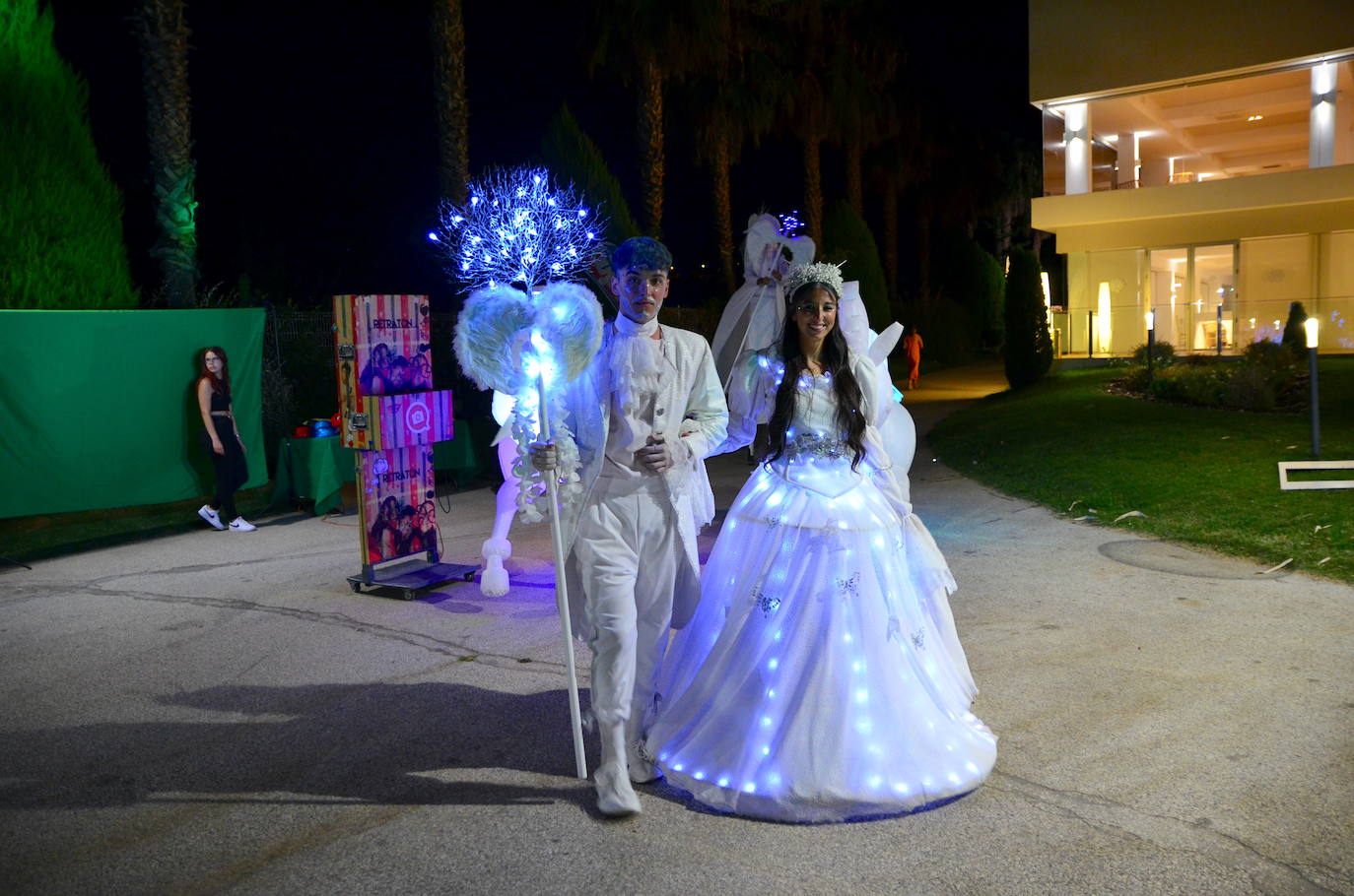 Ambiente espectacular en la Fiesta de la Juventud, celebrada en Jardines de Siddharta.