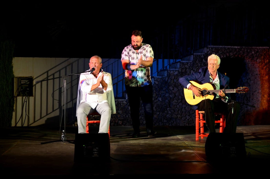 Palmas en las bulerías al final del recital de Joselete de Linares en el Festival Flamenco de Huétor Vega.