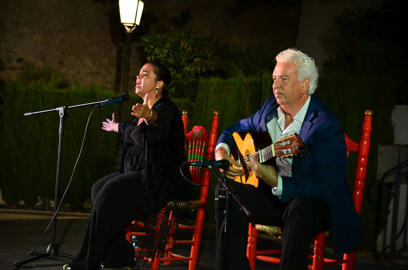 La cantaora hueteña Mata ‘La Niña’, cerrando el Festival Flamenco de Huétor Vega con Paco Cortés.