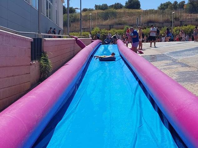 Actividades acuáticas, hoy junto al pabellón deportivo La Libertad de Huétor Vega.
