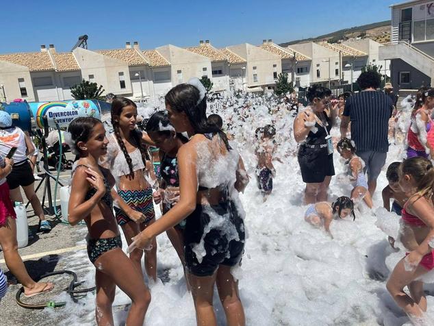Fiesta de la Espuma, hoy junto al pabellón deportivo La Libertad de Huétor Vega.
