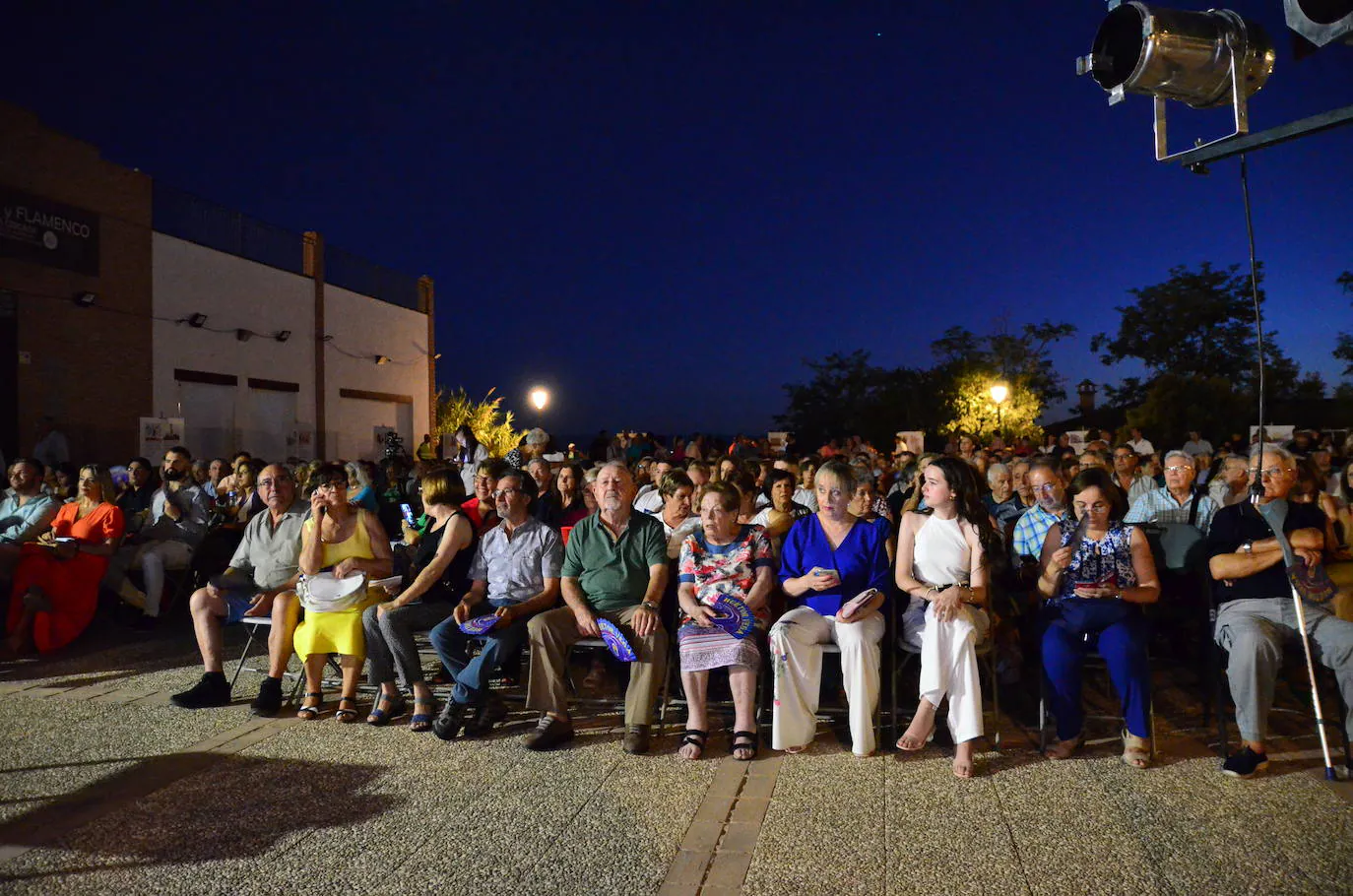 Más de 400 personas acudieron al pregón de las fiestas de Huétor Vega.