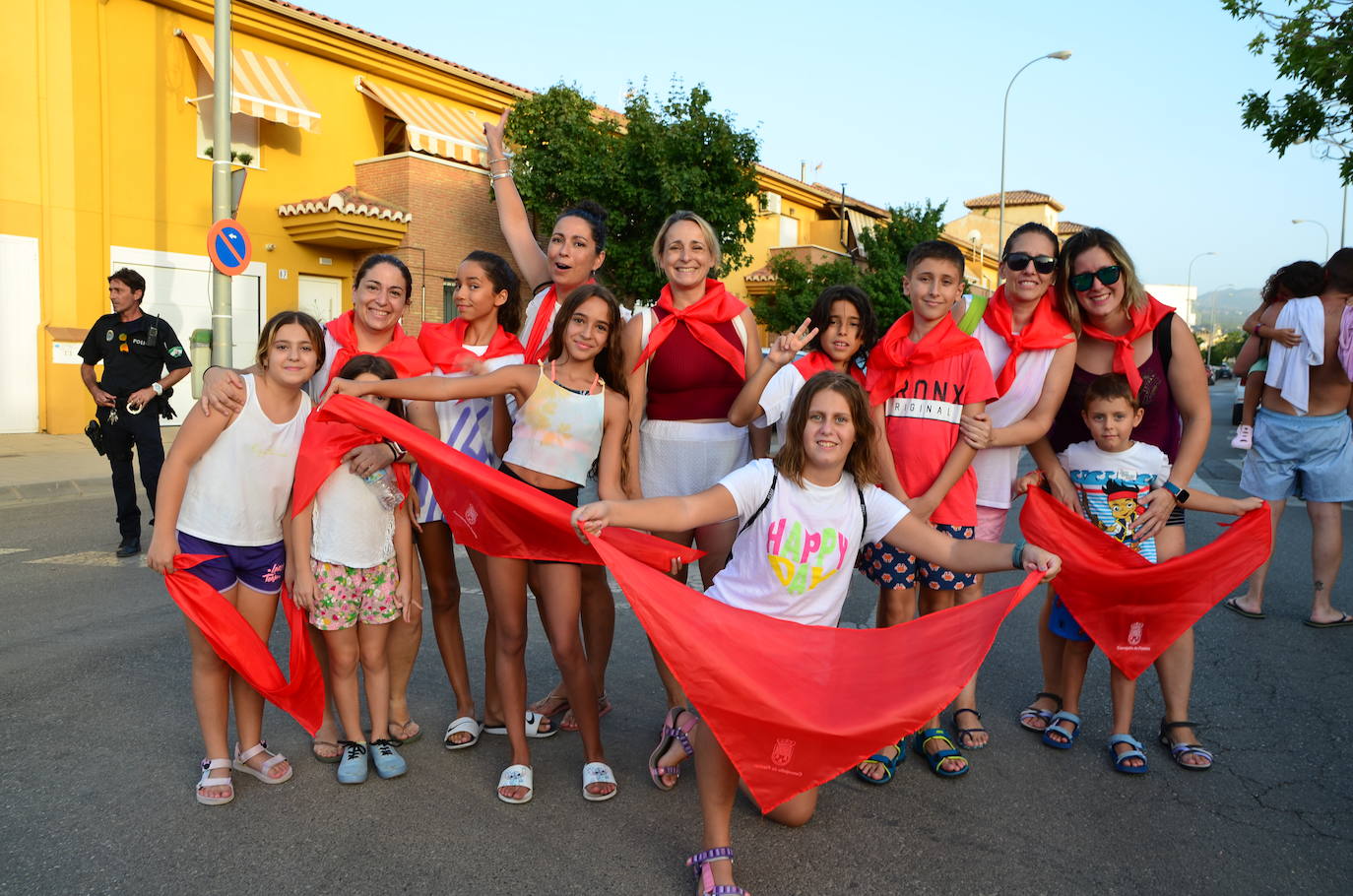 Encierro de toros hinchables en las fiestas de Huétor Vega.