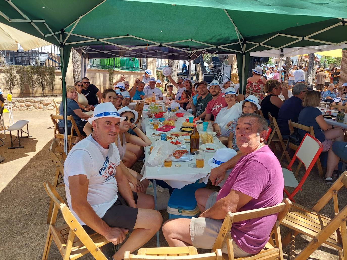 La paella popular en Parque de los Pinos, uno de los encuentros más esperados de las fiestas de Huétor Vega.