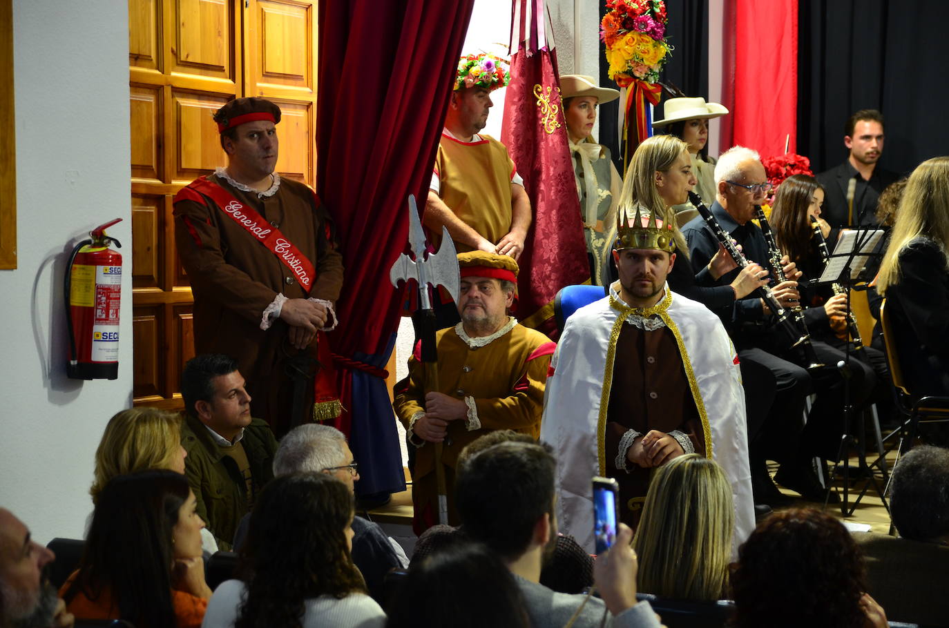La Banda de Música de Huétor Vega celebró Santa Cecilia con un homenaje a las fiestas de Moros y Cristianos en el Centro Social La Nava.