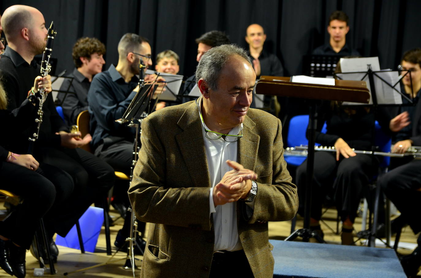 La Banda de Música de Huétor Vega celebró Santa Cecilia con un homenaje a las fiestas de Moros y Cristianos en el Centro Social La Nava.
