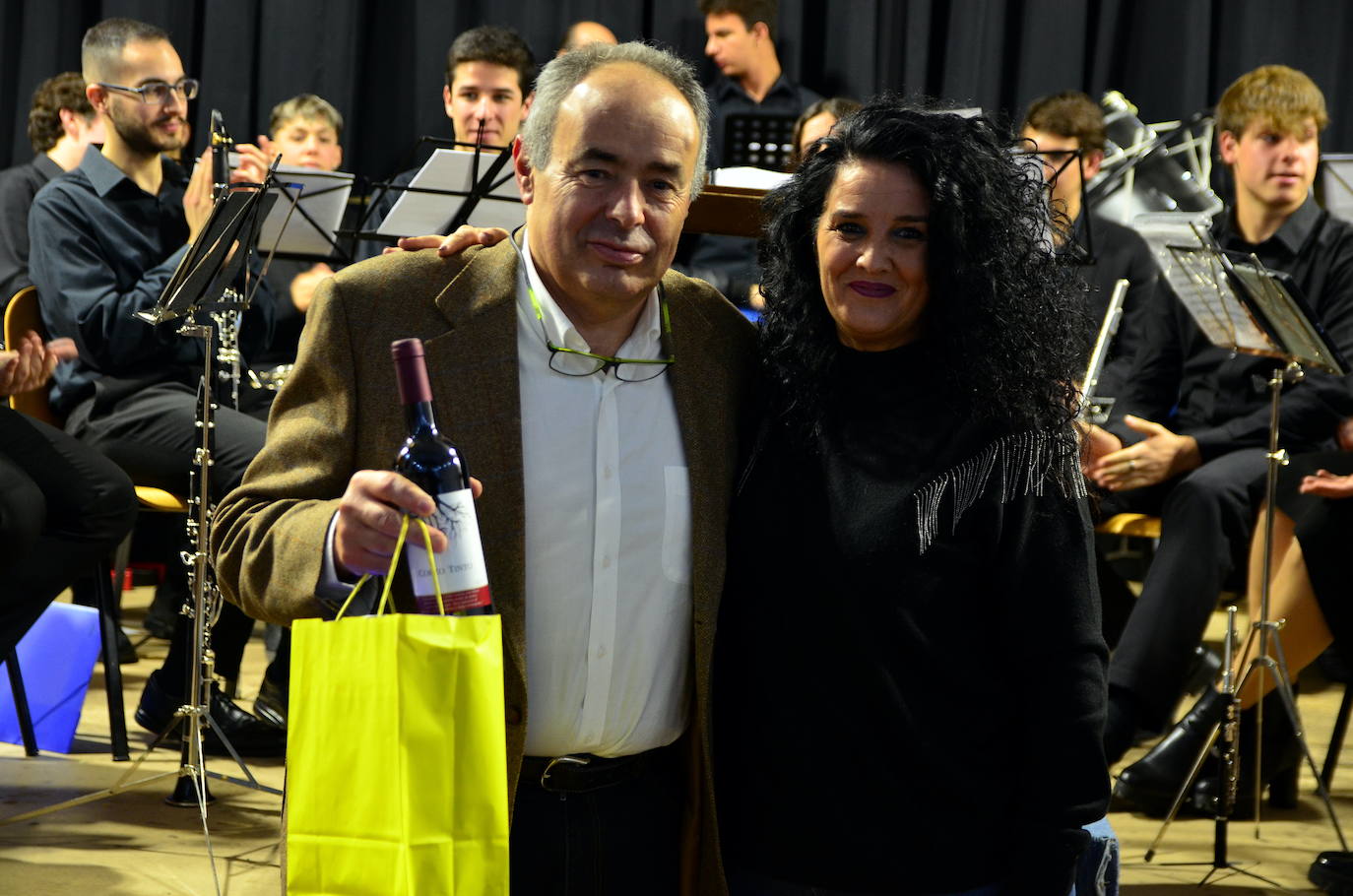 La Banda de Música de Huétor Vega celebró Santa Cecilia con un homenaje a las fiestas de Moros y Cristianos en el Centro Social La Nava.