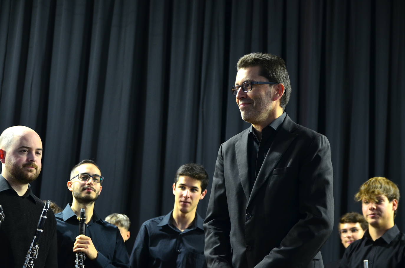 La Banda de Música de Huétor Vega celebró Santa Cecilia con un homenaje a las fiestas de Moros y Cristianos en el Centro Social La Nava.