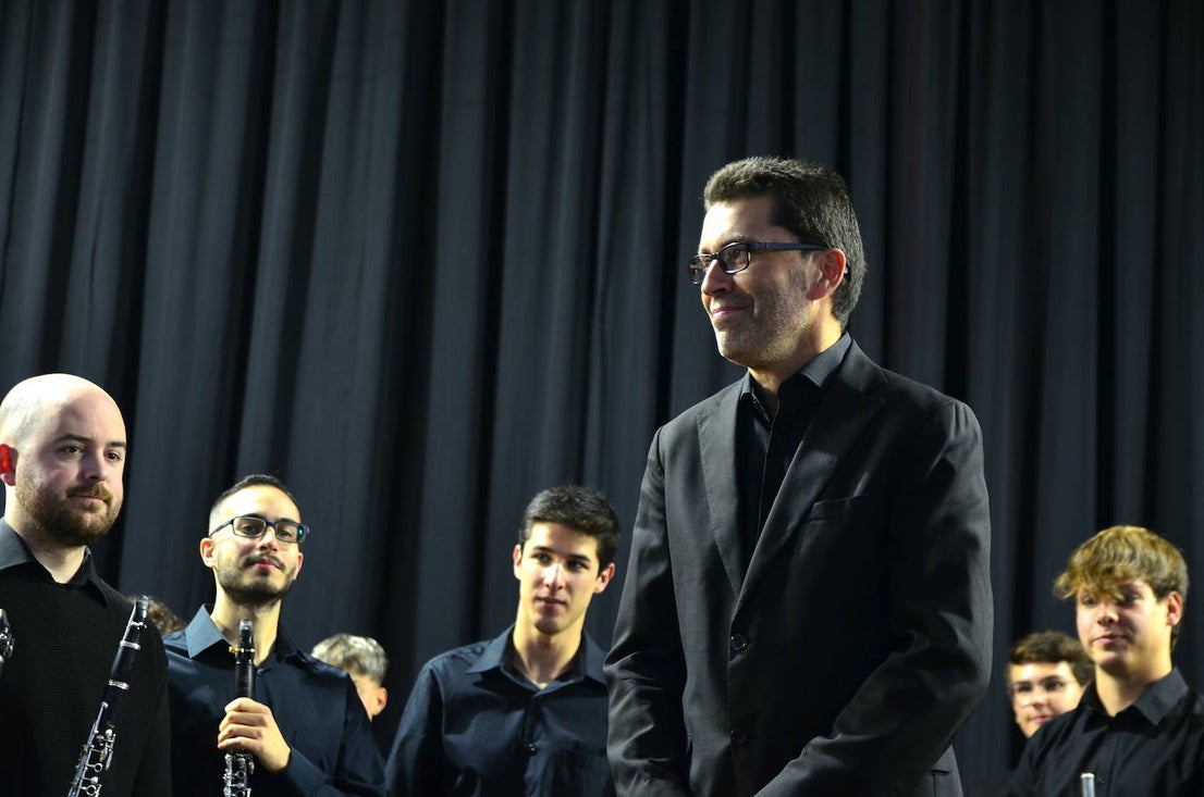 La Banda de Música de Huétor Vega celebró Santa Cecilia con un homenaje a las fiestas de Moros y Cristianos en el Centro Social La Nava.