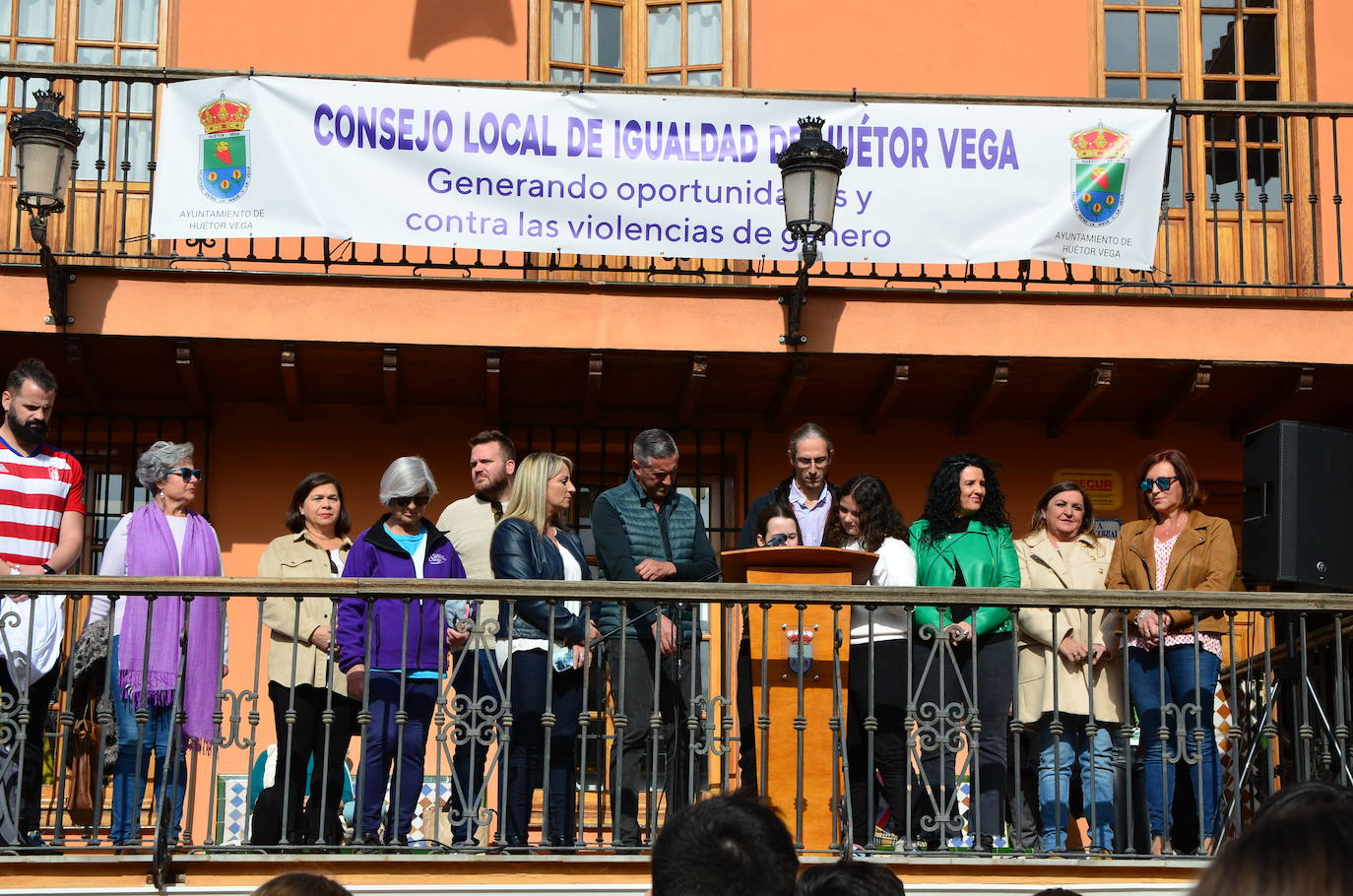 El alumnado del IES Los Neveros ha lanzado mensajes contra la violencia de género y a favor de la igualdad.