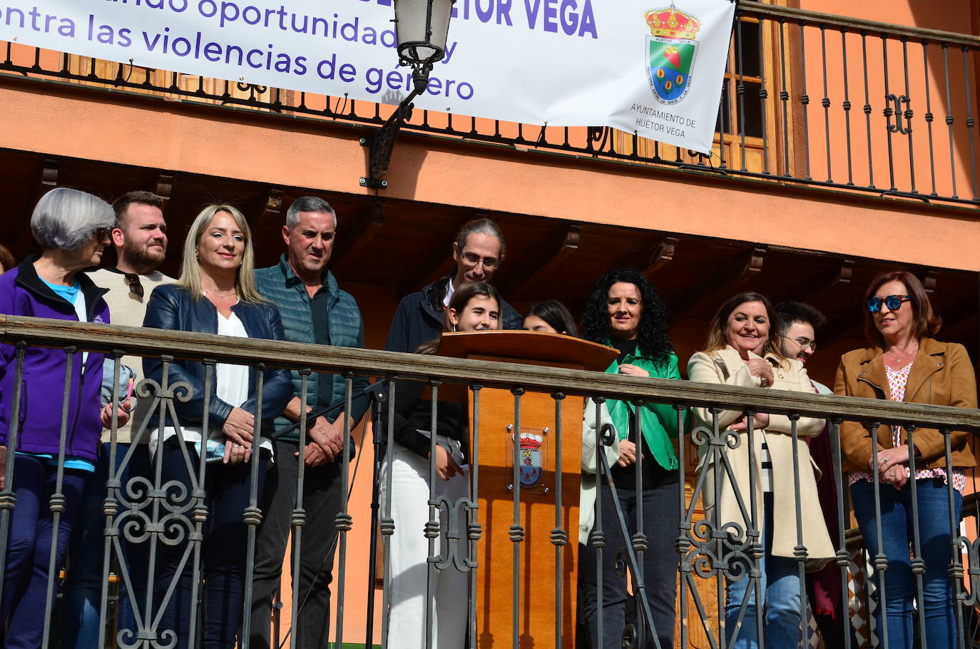 El alumnado del IES Los Neveros ha lanzado mensajes contra la violencia de género y a favor de la igualdad.