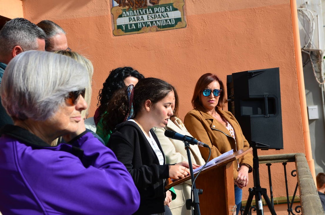 El alumnado del IES Los Neveros ha lanzado mensajes contra la violencia de género y a favor de la igualdad.