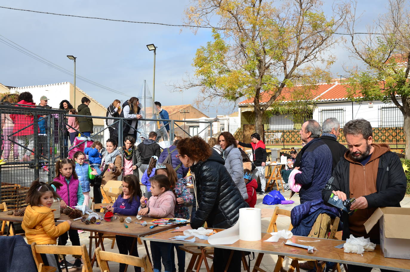 El Aula Ambiental del Ayuntamiento de Huétor Vega organiza un taller de decoraciones navideñas con materiales reciclados.