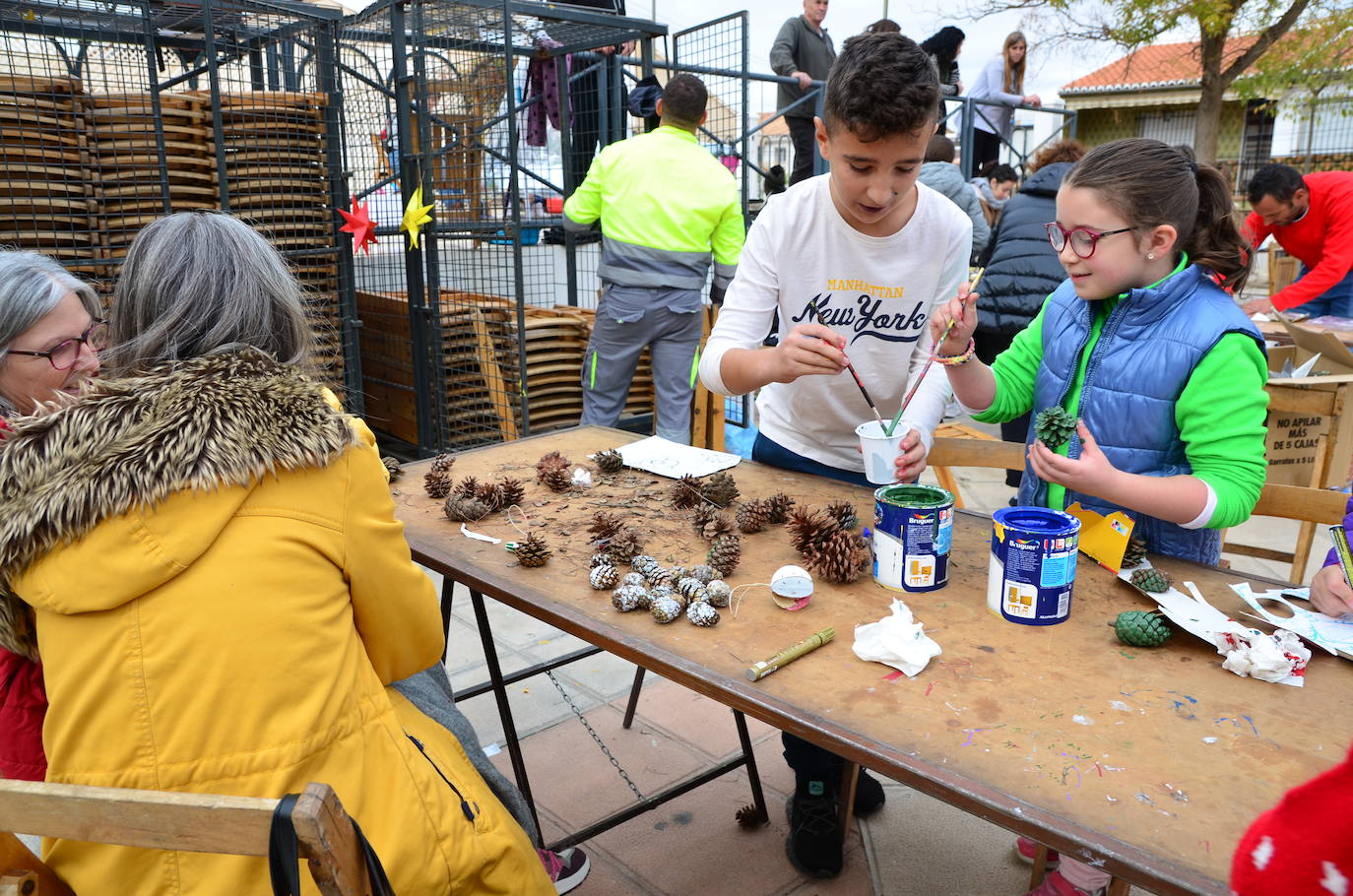 El Aula Ambiental del Ayuntamiento de Huétor Vega organiza un taller de decoraciones navideñas con materiales reciclados.