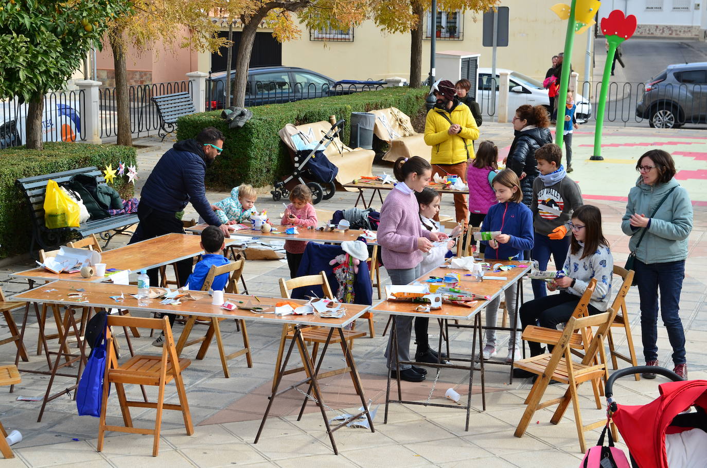El Aula Ambiental del Ayuntamiento de Huétor Vega organiza un taller de decoraciones navideñas con materiales reciclados.