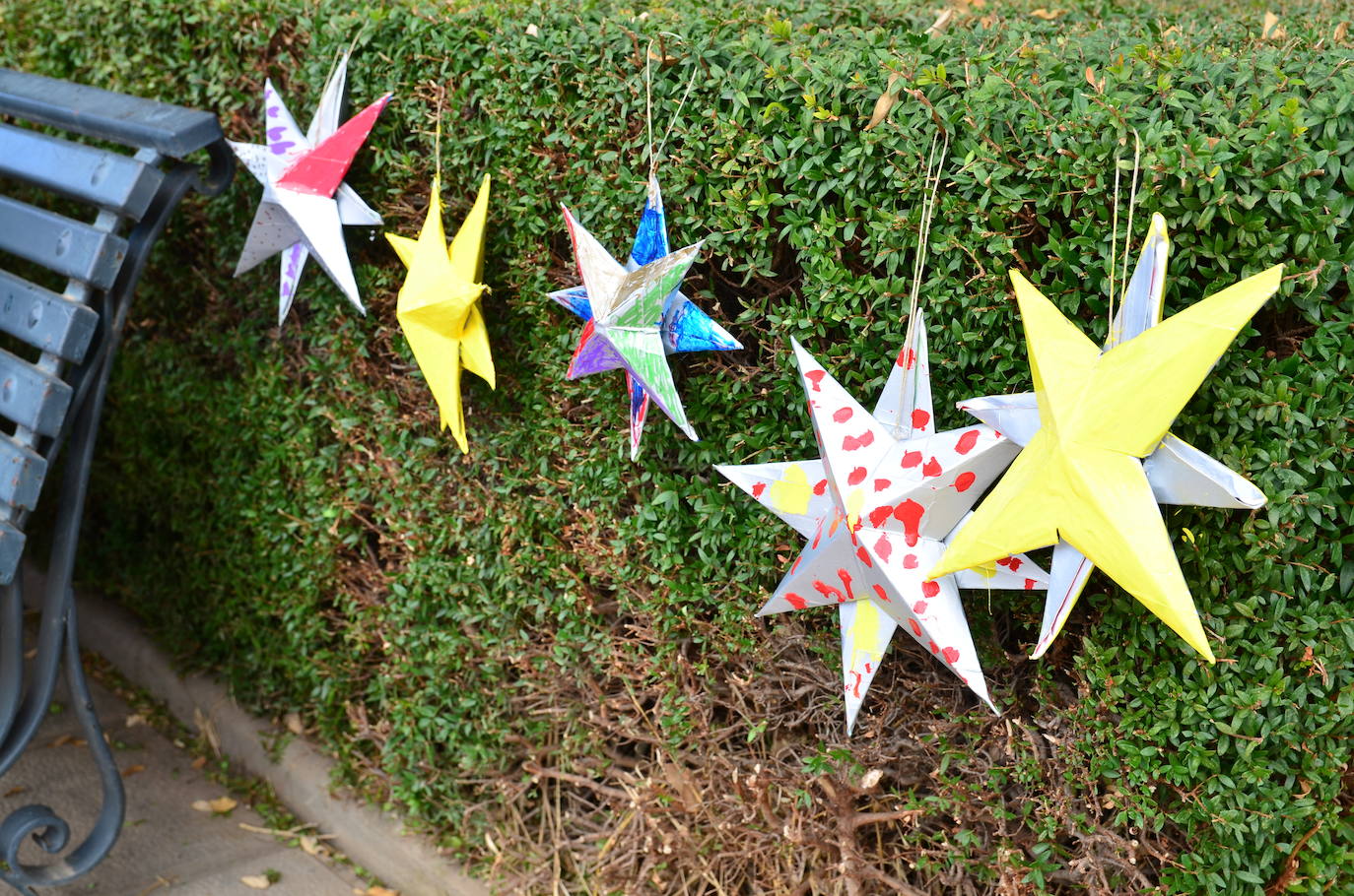 El Aula Ambiental del Ayuntamiento de Huétor Vega organiza un taller de decoraciones navideñas con materiales reciclados.