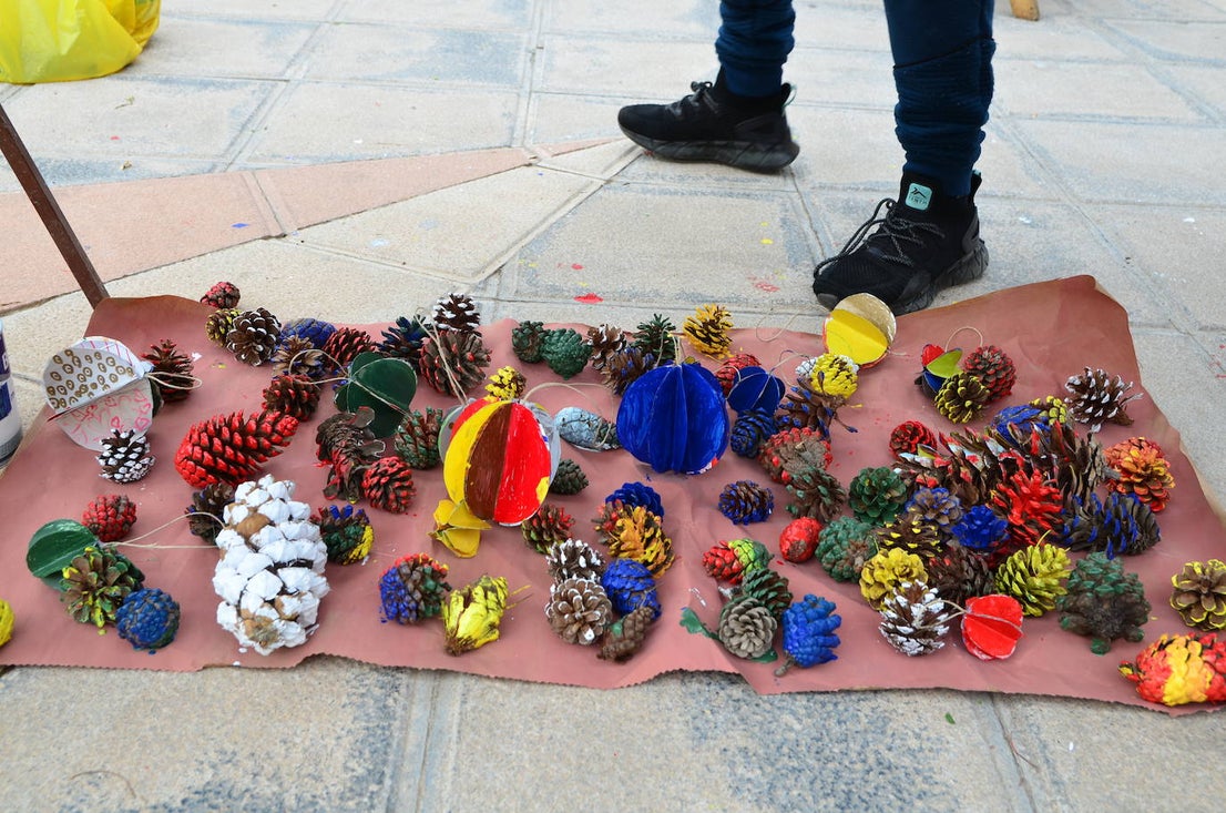 El Aula Ambiental del Ayuntamiento de Huétor Vega organiza un taller de decoraciones navideñas con materiales reciclados.