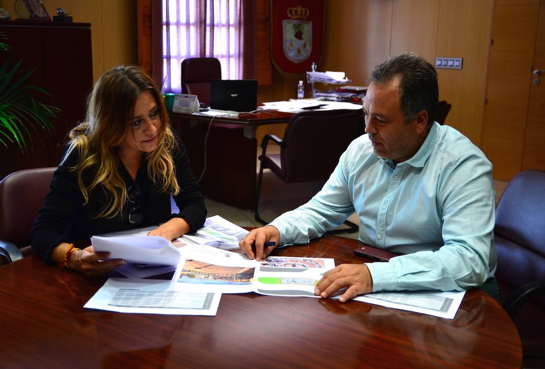 Reunido con Susana Megías, concejala de Urbanismo, en octubre de 2017.
