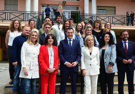 Juanma Moreno visita el CEIP Mariana Pineda de Huétor Vega