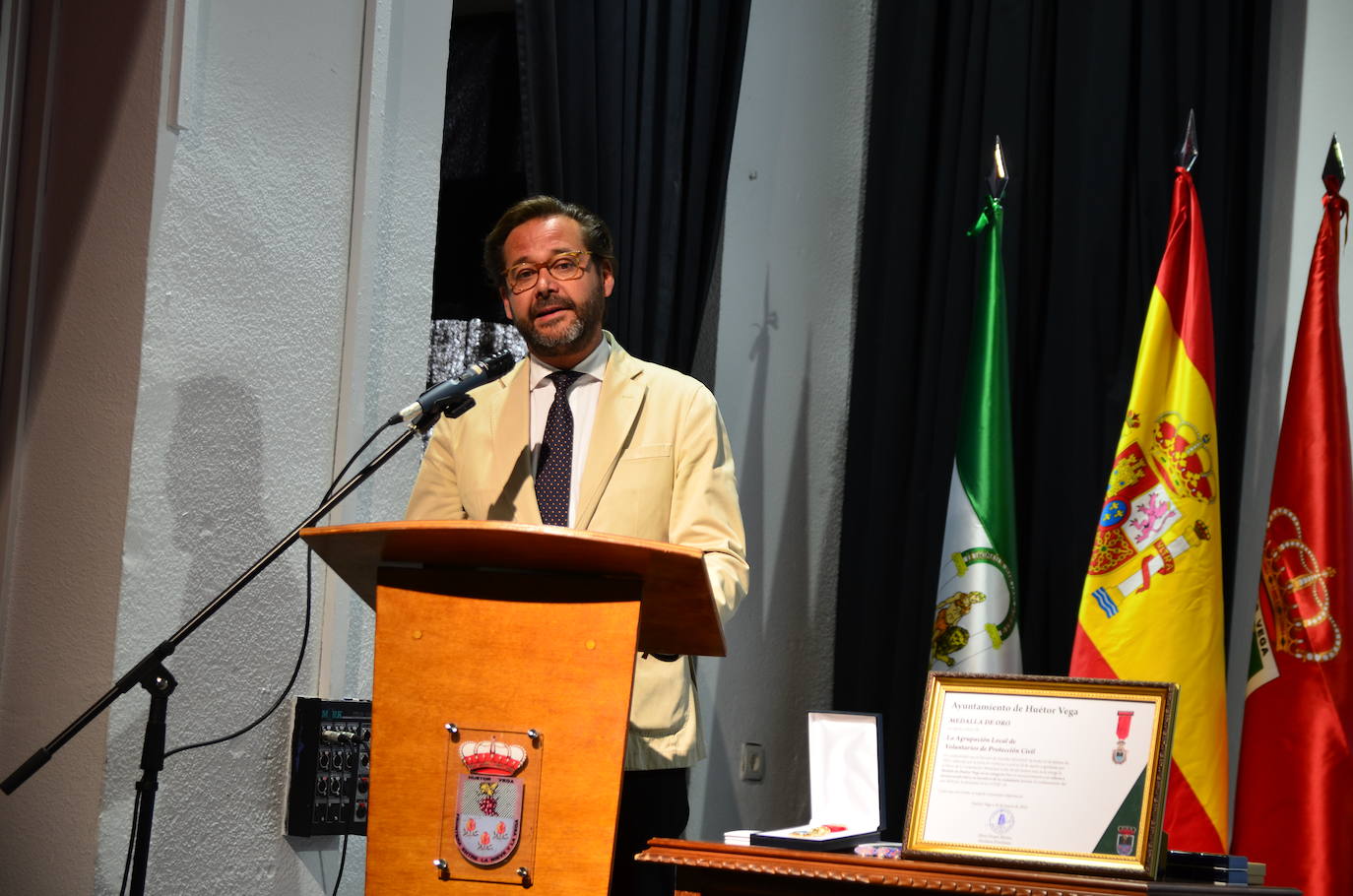 Protección Civil recibe la Medalla de Oro de Huétor Vega