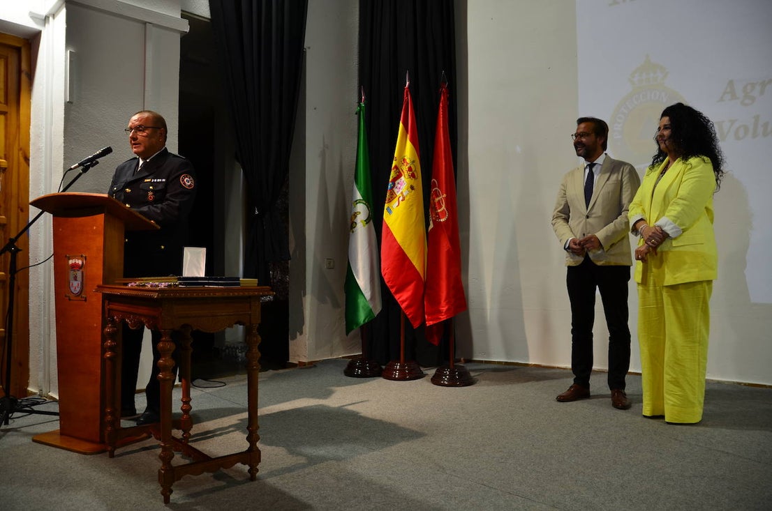 Protección Civil recibe la Medalla de Oro de Huétor Vega