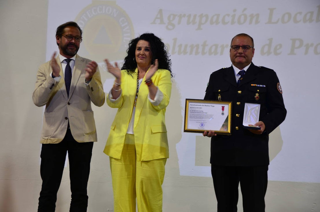 Protección Civil recibe la Medalla de Oro de Huétor Vega