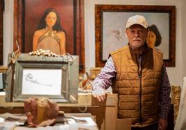 Emilio Peregrina, en el estudio que construyó en Huétor Vega.