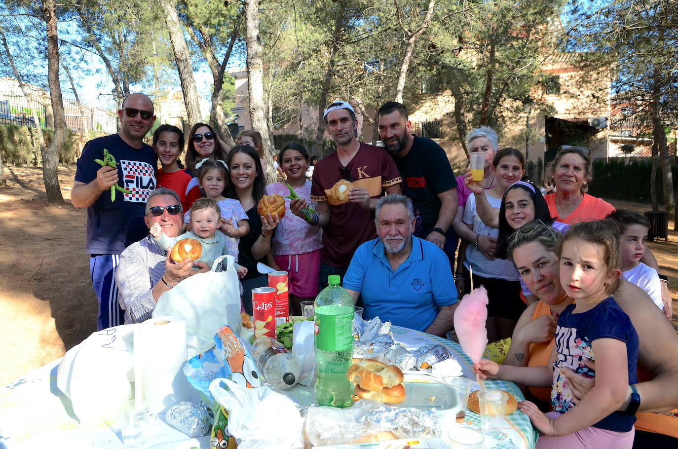 'Roar el güevo': tarde multitudinaria en Huétor Vega