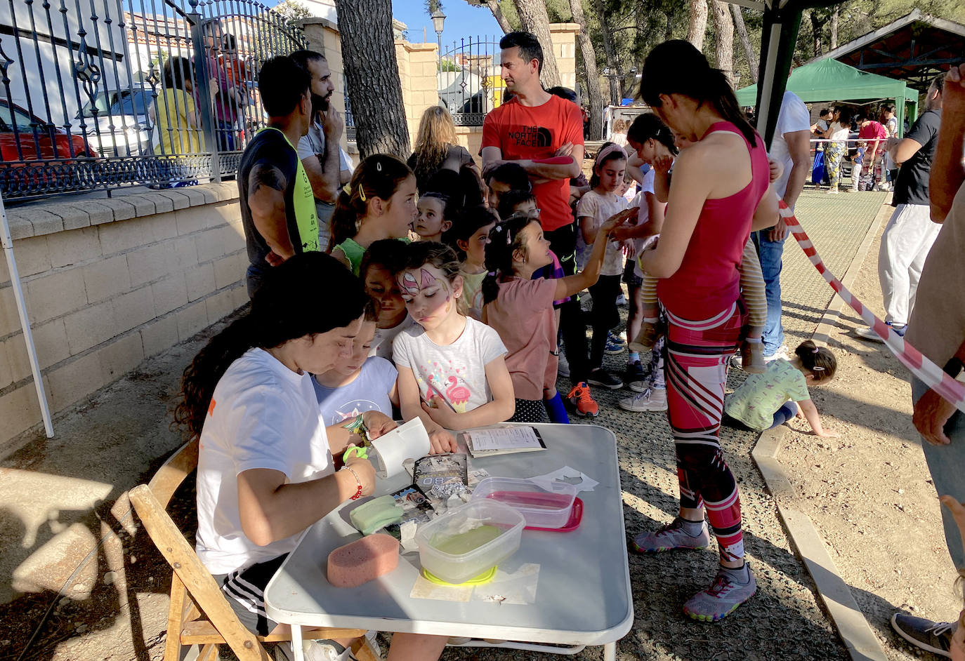 'Roar el güevo': tarde multitudinaria en Huétor Vega