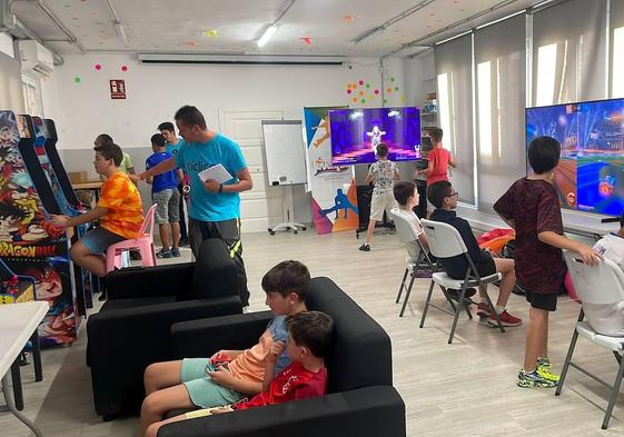 Los 'Jueves divertidos' se estrenaron con el 'Gaming day' en el Espacio Joven.