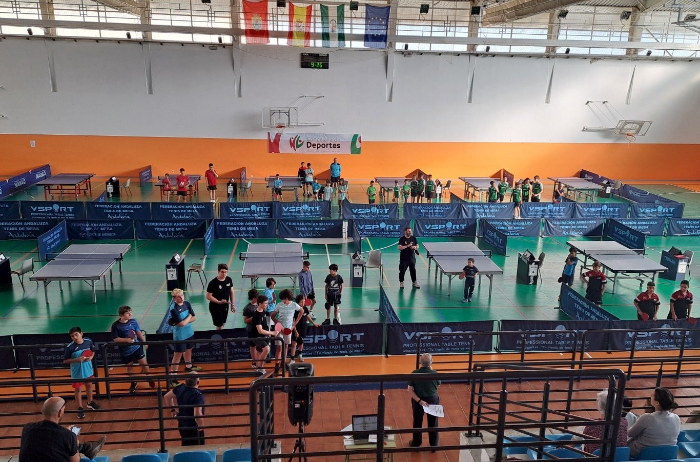 Ambiente en el pabellón en la decimoséptima Concentración de Tenis de Mesa.