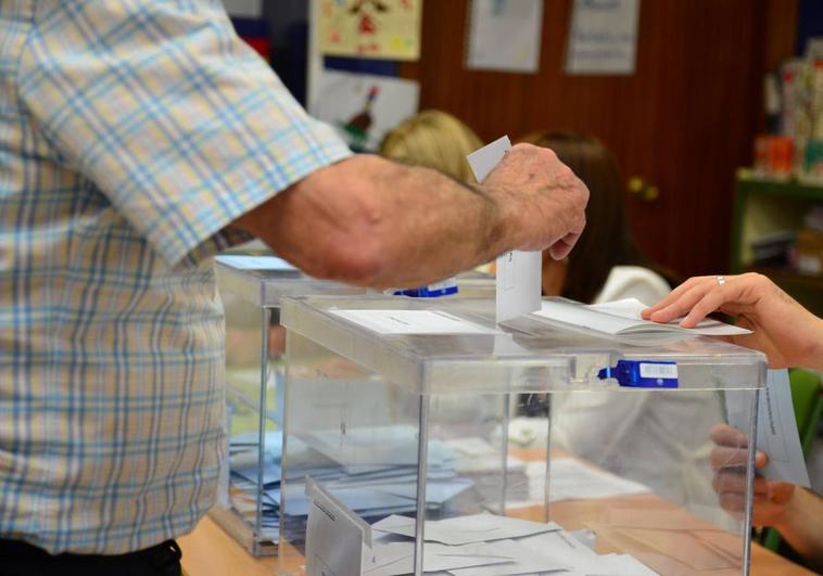 Huétor Vega ofrece un servicio de traslado para que las personas con movilidad reducida puedan votar