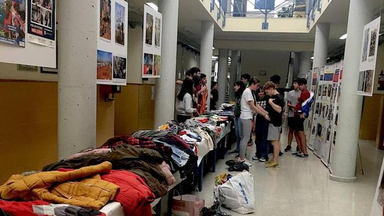 El instituto de Huétor Vega organiza un mercadillo de ropa de segunda mano