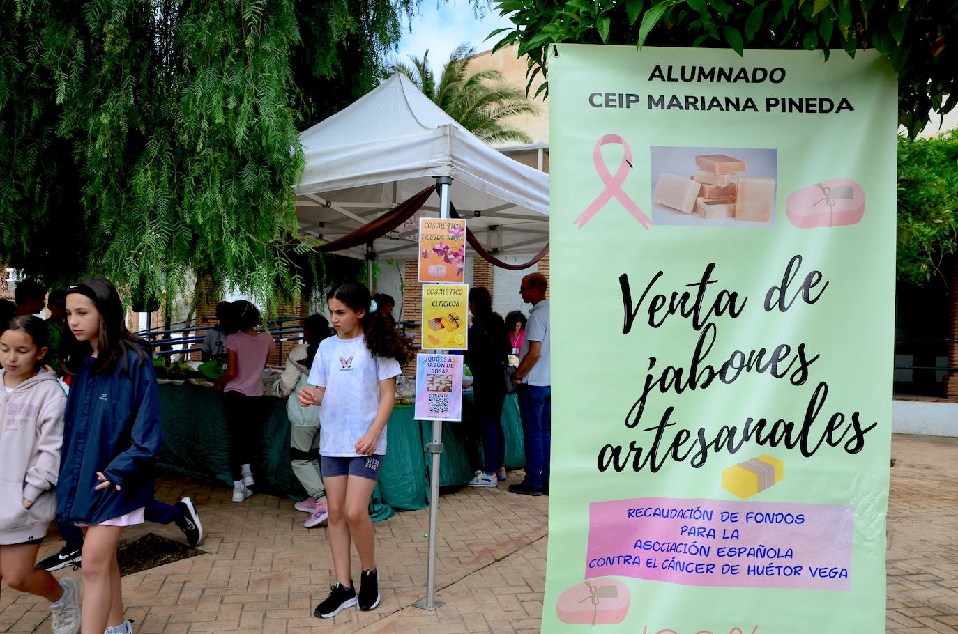 El CEIP Mariana Pineda vende jabones artesanales en Huétor Vega