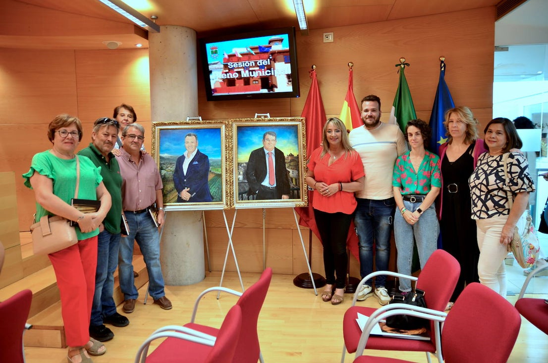 Los retratos de Mariano Molina y Plácido Hurtado se unen a la galería de alcaldes de Huétor Vega