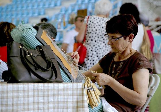 'Encuentro de bolillo, flecos, bordado y mantilla', en 2017.