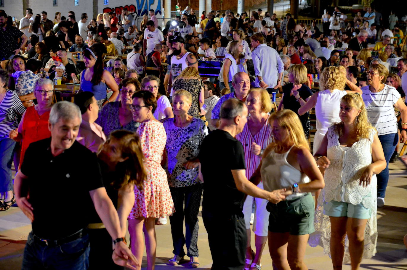 La Hoguera de San Juan eleva la felicidad en Huétor Vega